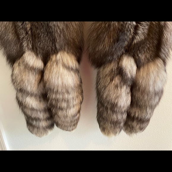 Used Sliver real fox stole used . L-XL. With free Fendi scarf or bag of - Picture 3 of 16